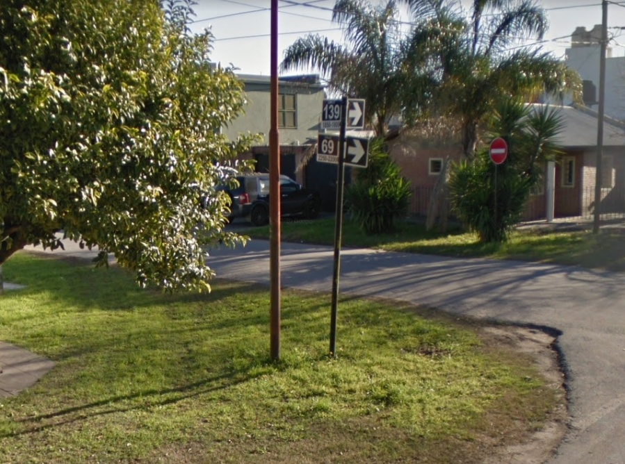 ”Por suerte solo fue un susto”: le robaron a una joven de Los Hornos cuando iba a tomar el micro para ir a la escuela