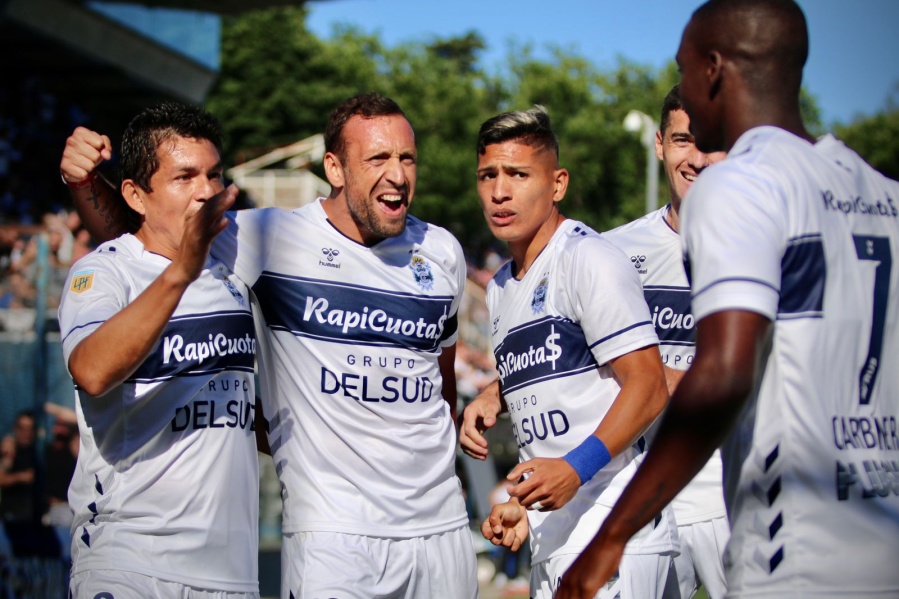 El ”Matador” fue el Lobo: Gimnasia sacó pecho en el Bosque y aplastó a Talleres 5 a 2