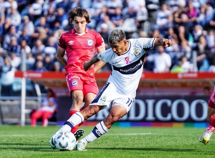 Gimnasia volvió a la victoria y salió del descenso