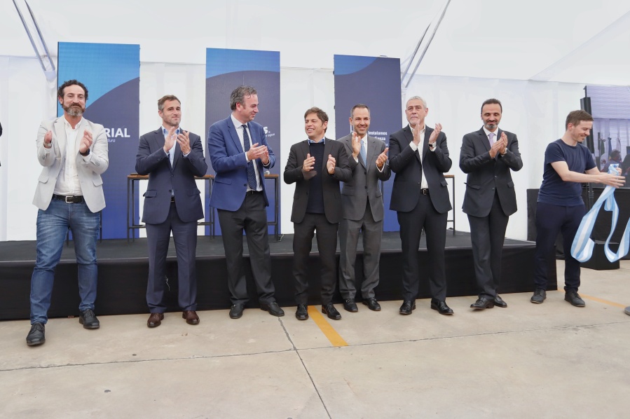 Axel Kicillof estuvo presente en la inauguración de una nueva planta del Grupo Rotoplas