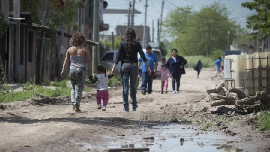 Durante agosto, una familia necesitó $119.757 para no caer en la pobreza