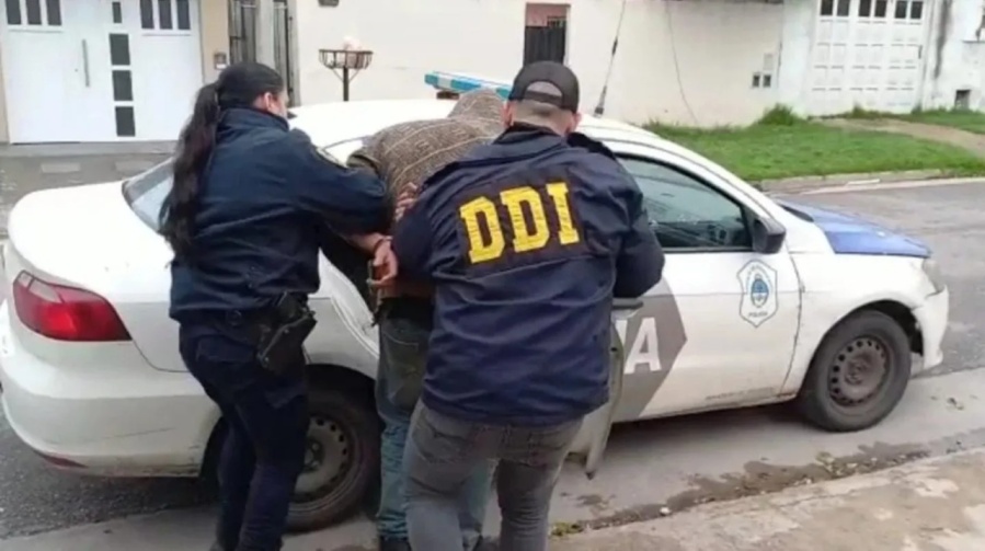 Un hombre quedó detenido acusado de abusar de sus hijos de 8, 11 y 6 años