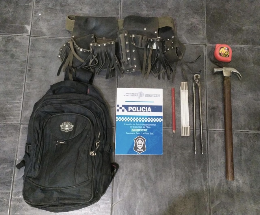 Atacó a una mujer con un martillo en la terminal de La Plata y quedó detenido