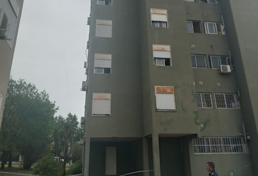 Un hombre se tiró al vacío desde un edificio en El Mondongo