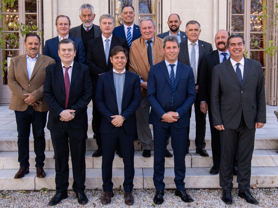 Kicillof reúnió a la Liga de Gobernadores en La Plata con el eje puesto en los subsidios y la revisión de los planes sociales