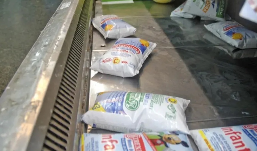 Pidió que se vendan ”lechitas” de medio litro porque termina estresada, se viralizó y la mayoría la bancó: ”Sería muy útil”