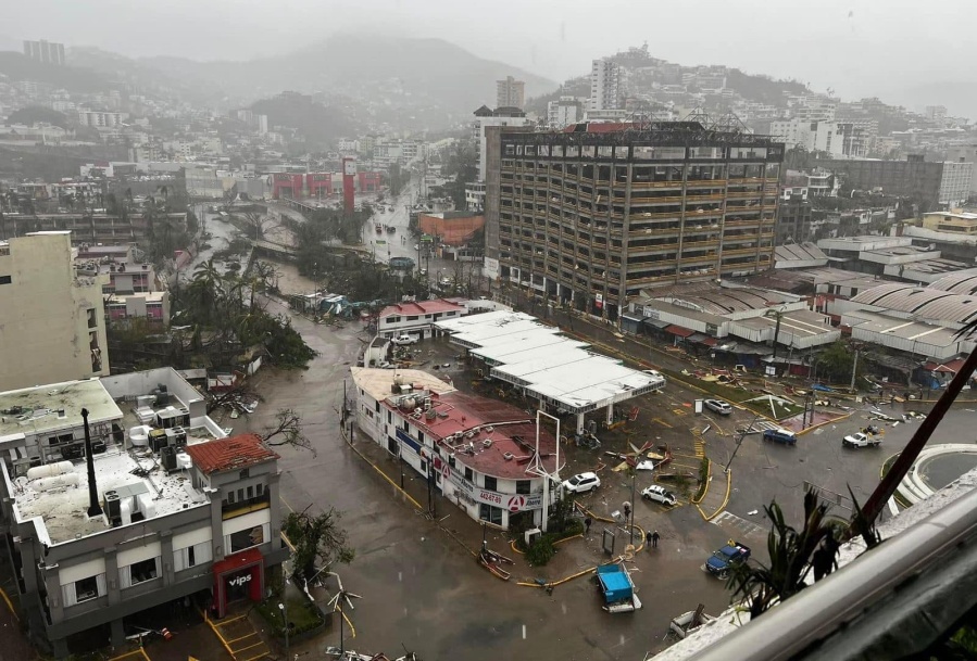 Caos en México por el huracán Otis: ascendió a categoría 5, tocó tierra y arrasó con Acapulco