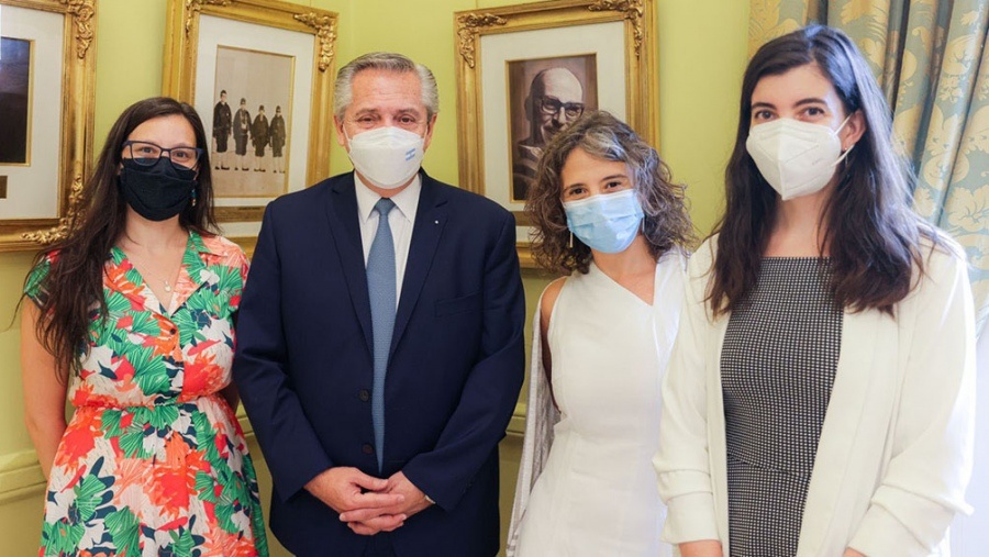 Alberto Fernández homenajeó a científicas argentinas: ”Pone en valor el aporte de la mujer para el desarrollo”