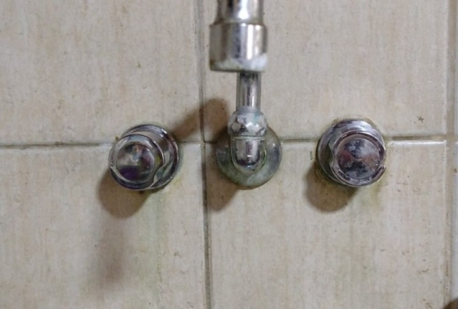 Sin agua y sin respuestas, los vecinos de Villa Elvira denunciaron la falta del suministro