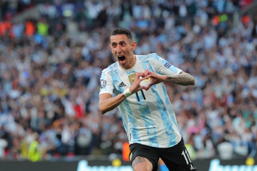 Argentina goleó 3-0 a Italia y se quedó con la Finalissima
