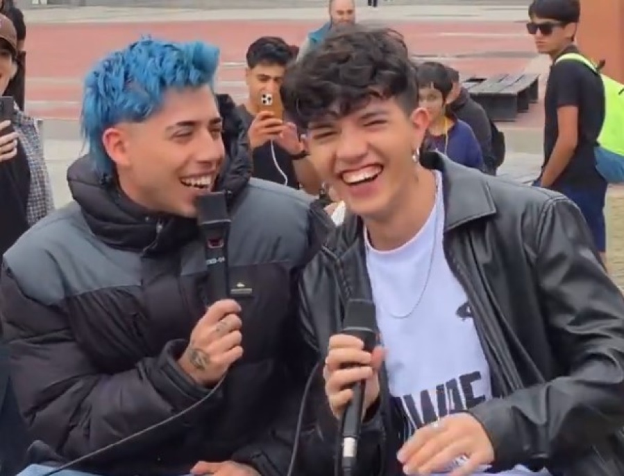 Luck Ra apareció de encubierto cantando junato a Nicolas Behringer