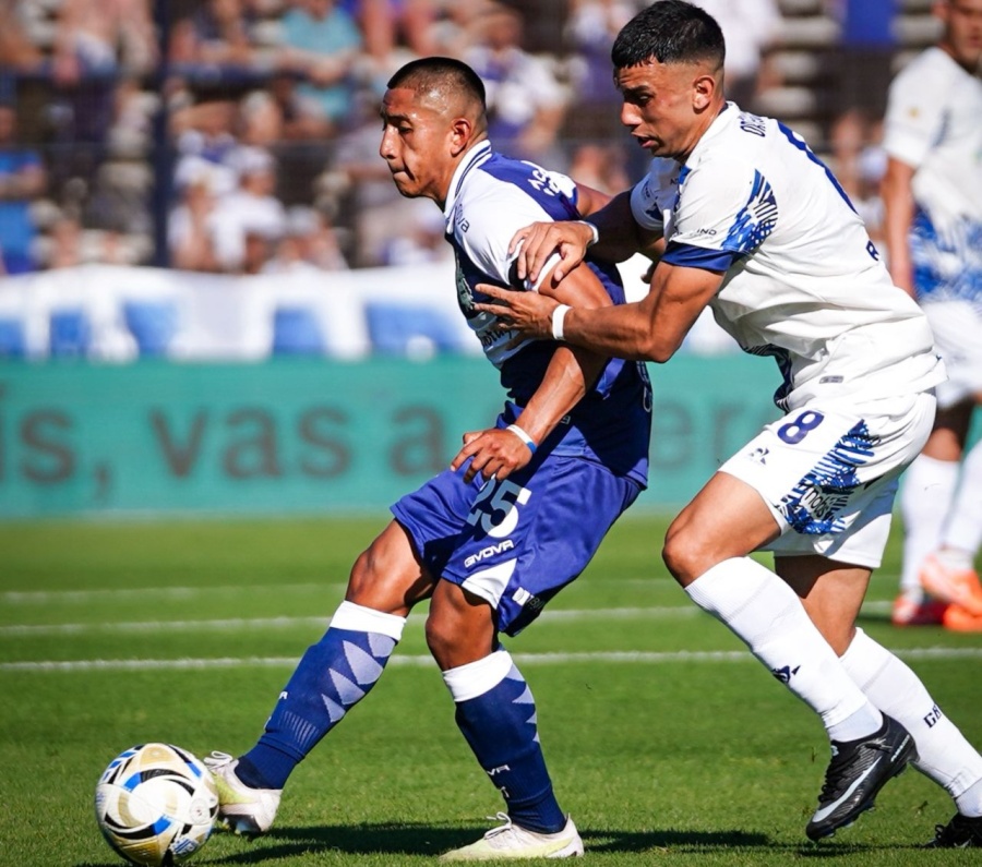 Gimnasia perdió en el último minuto, se hundió en la zona de descenso y llegará en baja al clásico