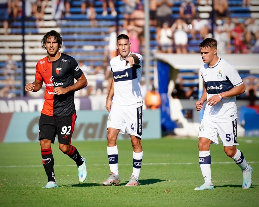Gimnasia mejoró pero no pudo ganar ante Colón en El Bosque
