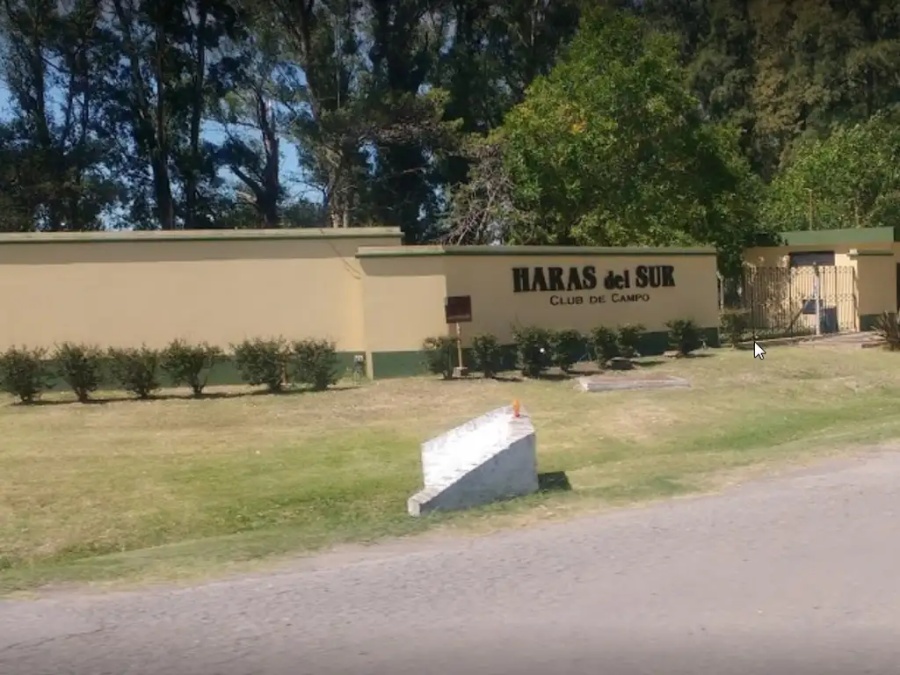 Un hombre atacó a su pareja y se atrincheró con su hijo en un country de La Plata