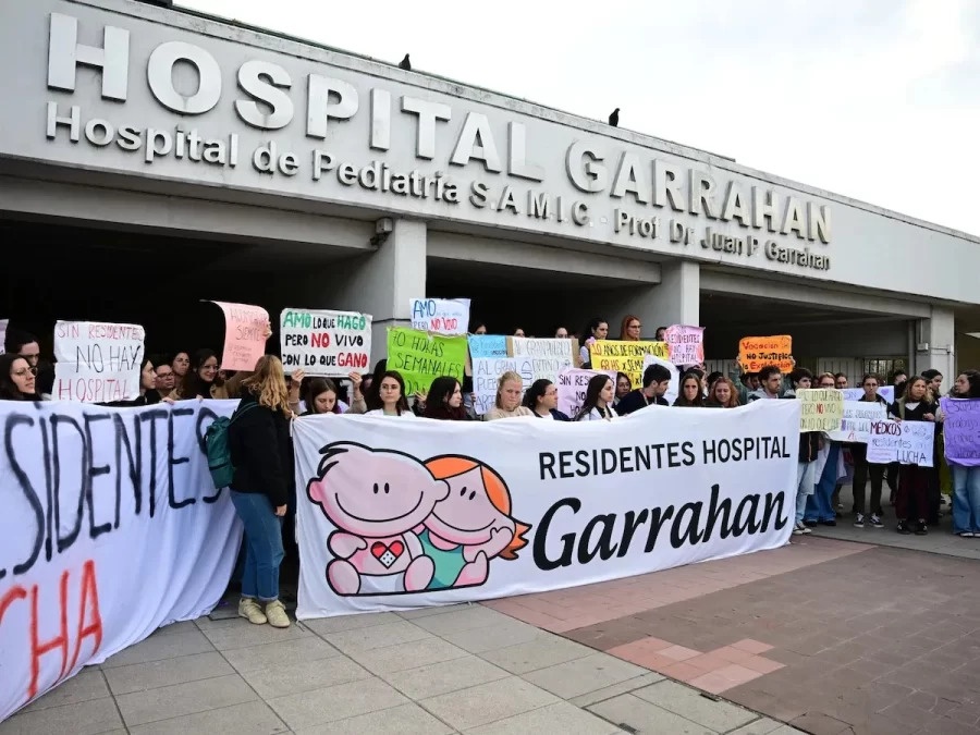 Trabajadores del Garrahan arrancaron un paro de 48 horas a la espera de la promulgación de la Ley de Emergencia Pediátrica