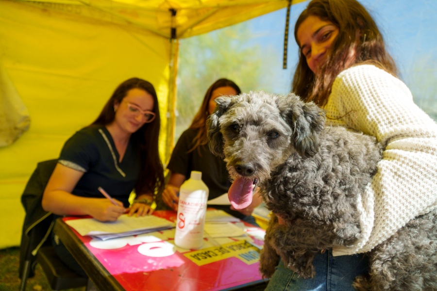 Julio Garro estuvo presente en la feria BarrioXBarrio en Melchor Romero