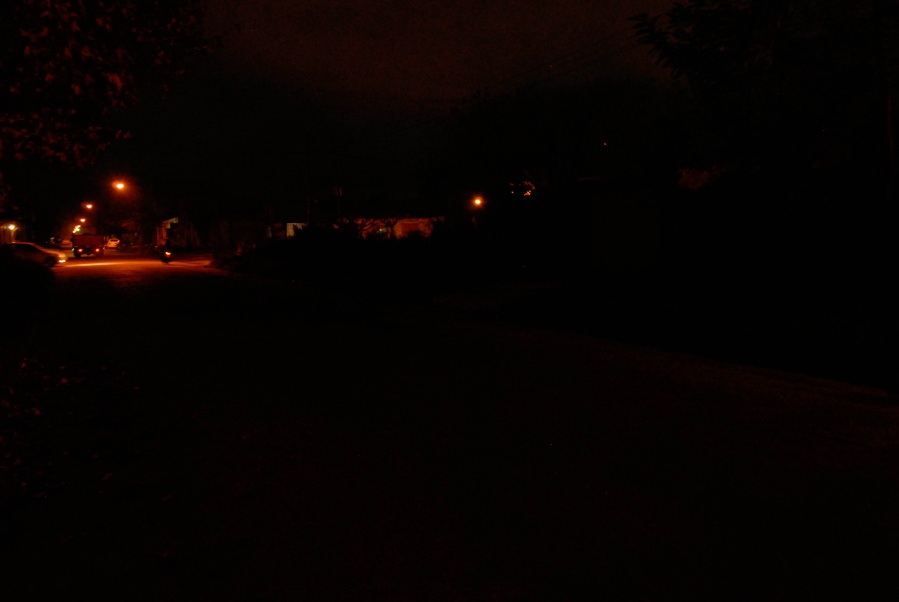 Vecinos de Barrio Aeropuerto exigen el arreglo de luminarias y calles