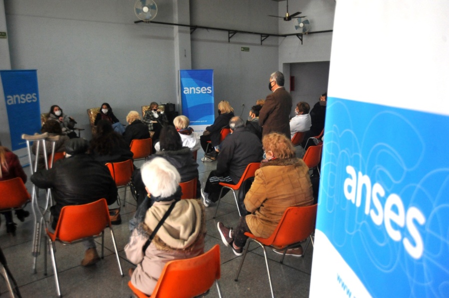 Casi 10.000 mujeres de La Plata podrían jubilarse por tareas de cuidado y ya comenzaron a buscarlas
