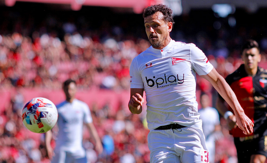 Estudiantes no pudo con el campeón y perdió 2 a 1 en el Cementerio de los Elefantes