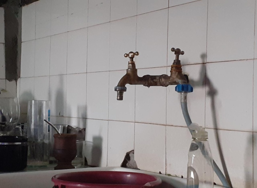 En un barrio de Gonnet nuevamente reclaman la falta de agua: “Por favor atiendan los reclamos”