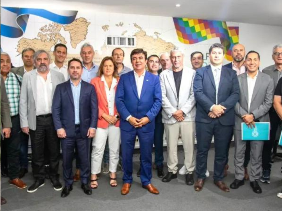 La Justicia confirmó que tratará el amparo de 500 intendentes contra el DNU de Milei