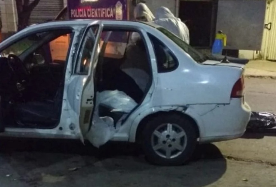 El SAME tardó dos horas en llegar a la puerta de la clínica platense donde falleció una mujer