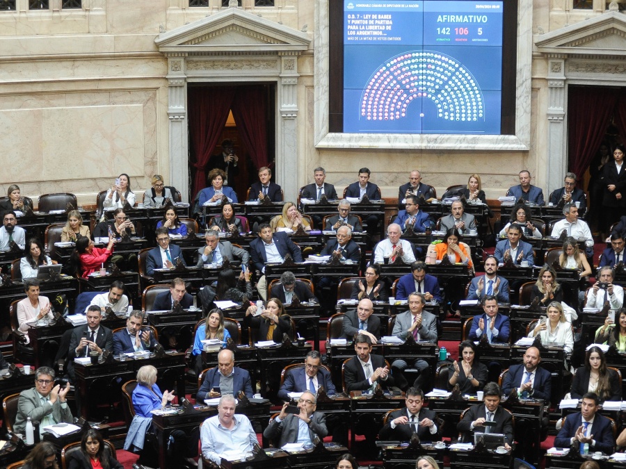 Media sanción a la Ley Bases y paquete fiscal con cambios: terminó la sesión maratónica en Diputados