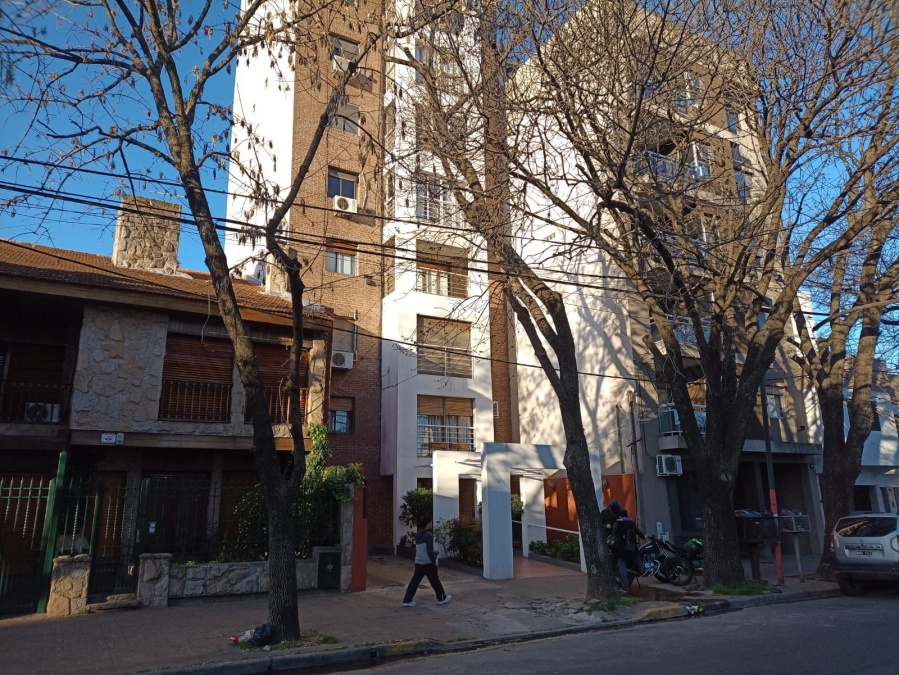 Encontraron una persona sin vida en las cercanías de una plaza platense