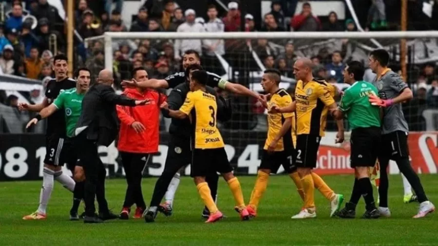 Lo dieron por muerto, jugó en Berisso, enfrentó al Pincha, sufrió y apuntó contra Riestra: La increíble historia de Orfila