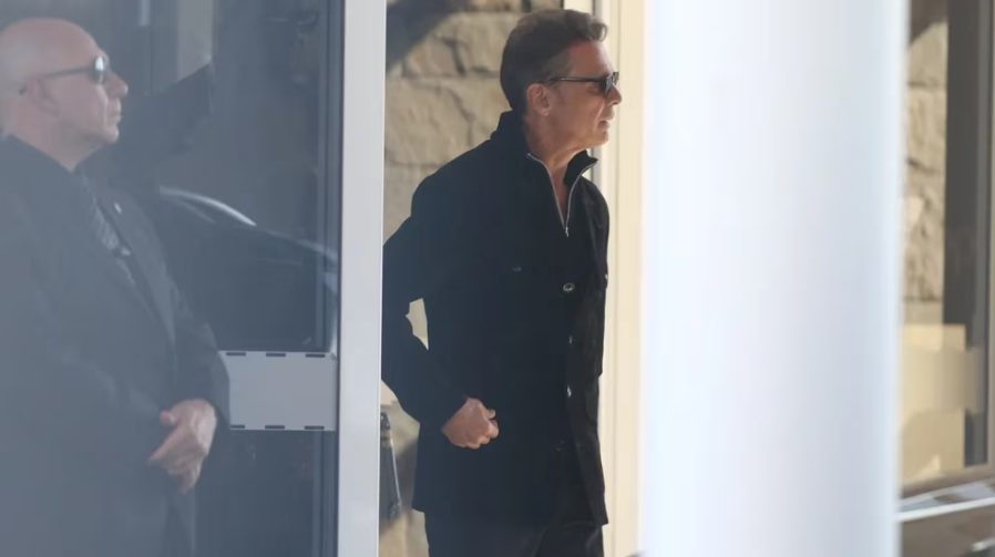 Luis Miguel llegó a la Argentina junto a su novia para iniciar su gira mundial: la efusiva recepción de sus fans