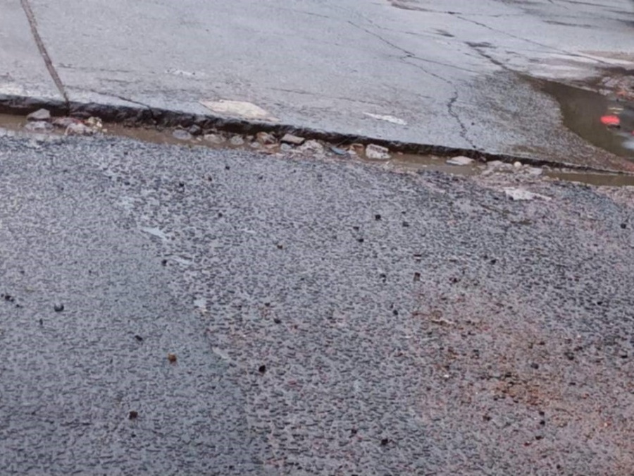 Reclaman por el mal estado del asfalto en 137 y 47: “Hace meses que espero una solución”