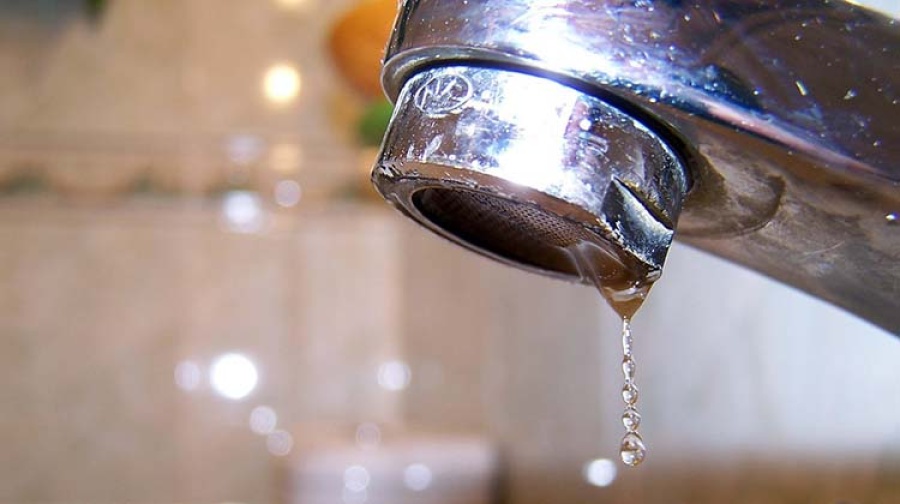 Vecinos de 136 y 35 reclaman por los cortes de agua