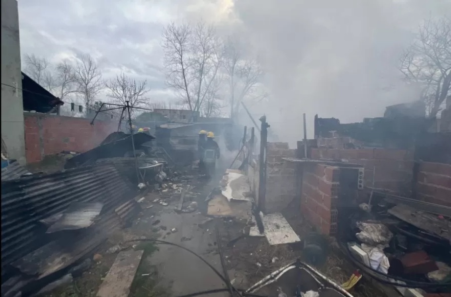 Una familia de Berisso perdió todo en un incendio y necesita ayuda para reconstruir su hogar