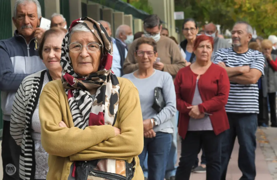 La Provincia otorgará un bono de 30 mil pesos a jubilados y pensionados: ¿Qué trámites deberán realizar para cobrarlo?