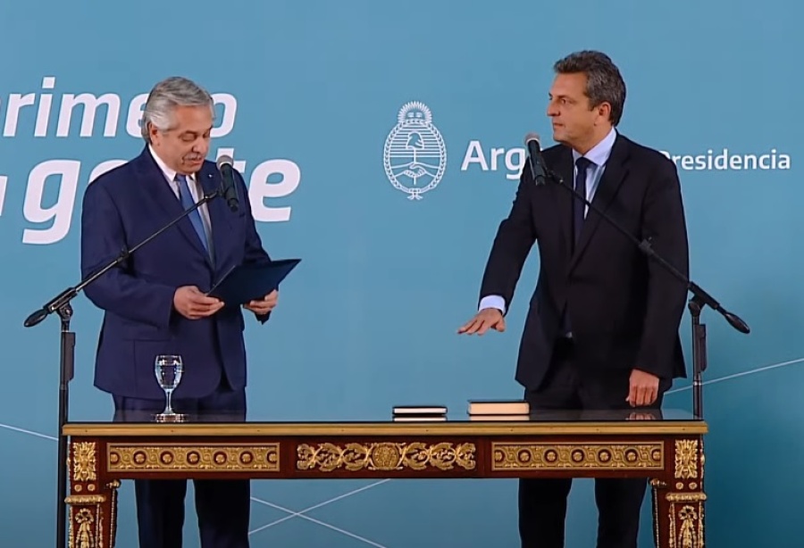 Alberto Fernández le tomó juramento a Massa como nuevo Ministro de Economía: ”Es un tiempo para que todos unamos esfuerzos”