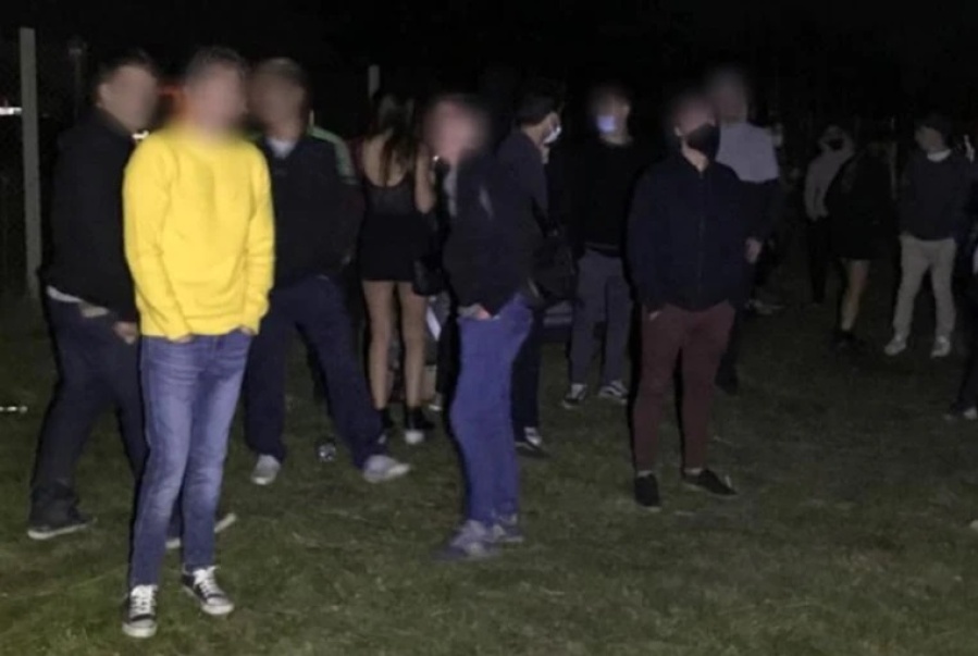 Con nombre y apellido promocionan una fiesta clandestina del día del amigo en La Plata