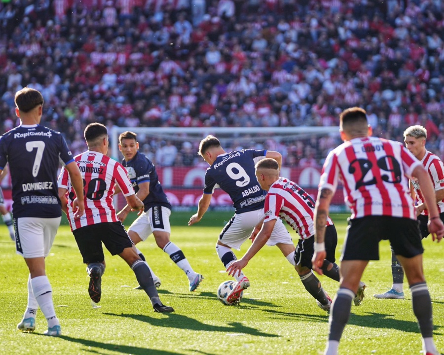 Estudiantes y Gimnasia aburrieron en UNO y empataron sin goles