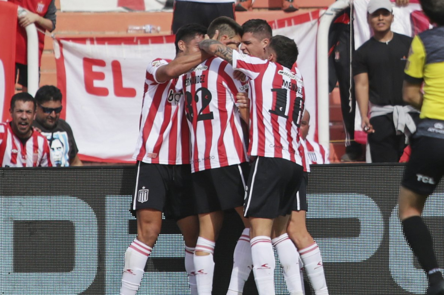 Estudiantes rompió el karma de los penales y sigue con vida en la Copa Argentina