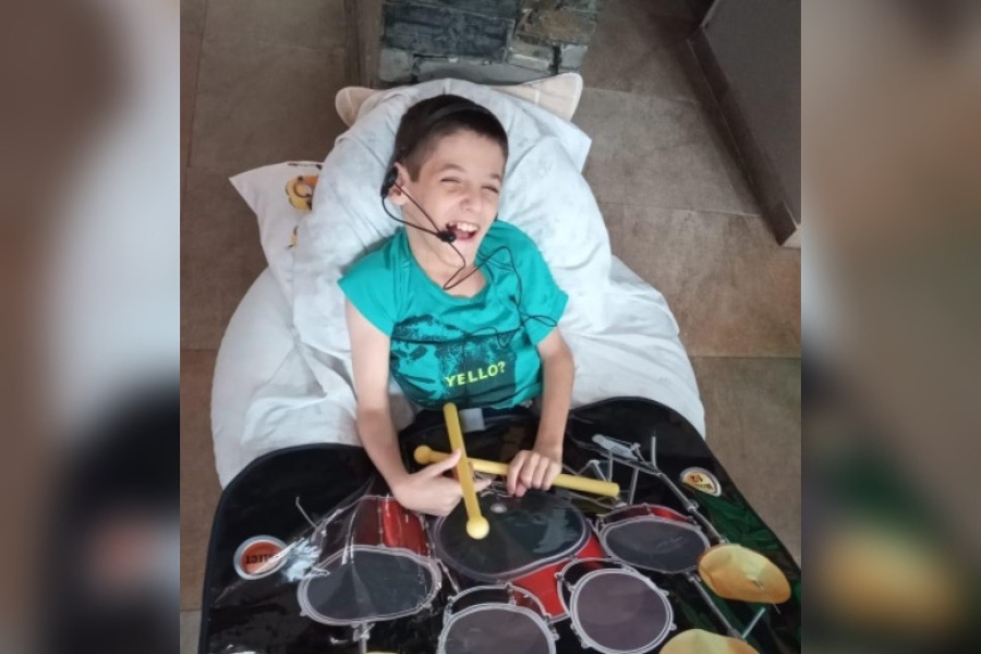 Realizan en La Plata un bingo solidario para ayudar a un chico con una difícil enfermedad: ”Mamá quiere intentarlo”