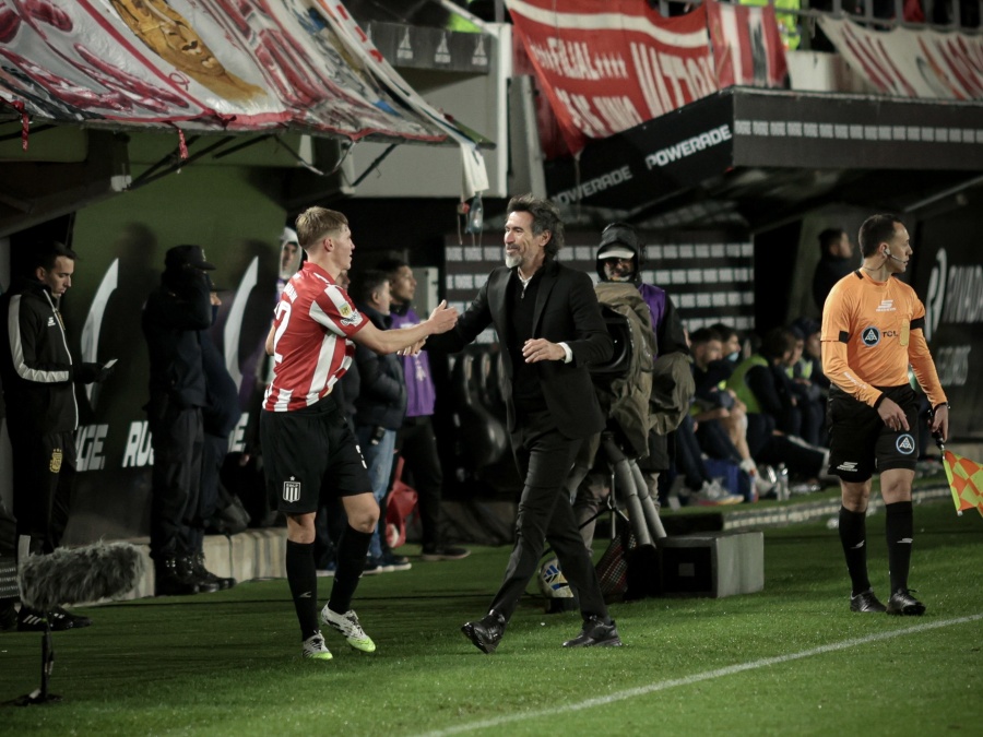 Eduardo Domínguez justificó la contratación de Leo Suarez y pese a las críticas bancó a Lucas Alario