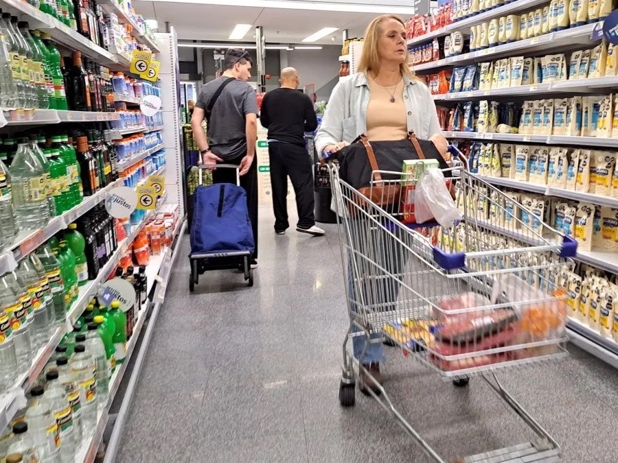 Una familia necesitó casi 500 mil pesos para no caer en la pobreza: la canasta básica aumentó un 30,1% en diciembre