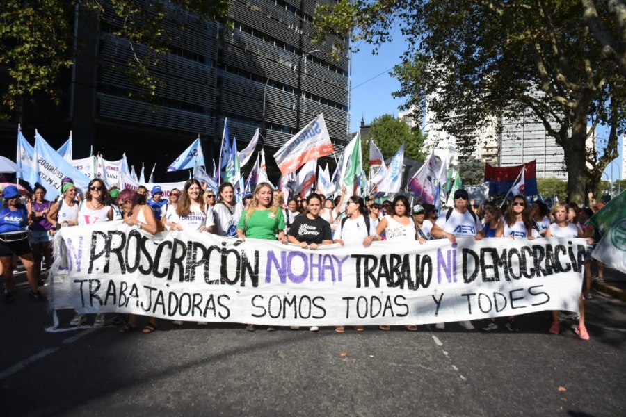 Masiva movilización por el 8M en La Plata, luego de conocerse que es la ciudad bonaerense con más femicidios en 2022