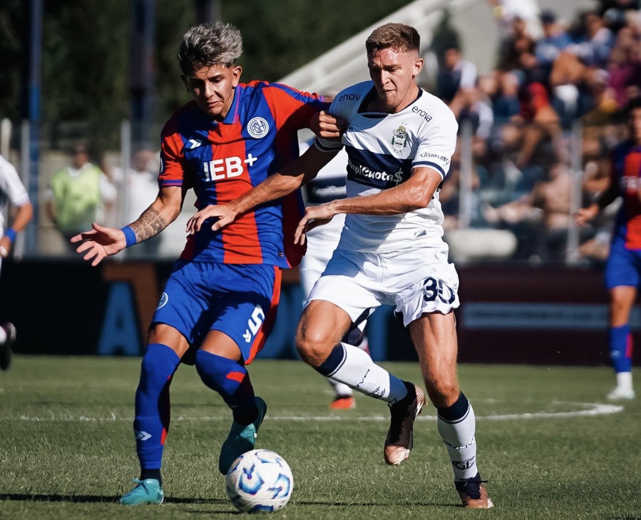 Gimnasia volvió a ser un desconcierto y Méndez quedó en la cuerda floja