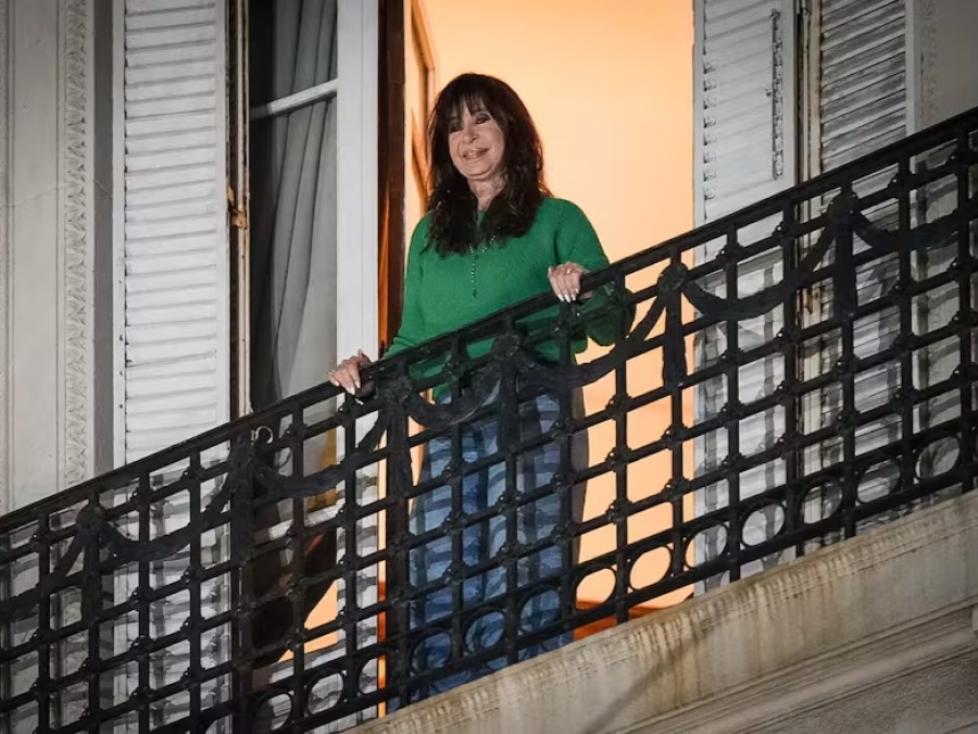Cristina Kirchner le habló a la militancia, cuestionó el plan económico y a Bullrich por el vallado de su casa