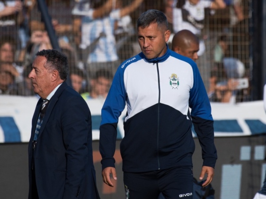 Ni la lluvia ni el gol apagaron el incendio: el hincha Tripero explotó otra vez contra la dirigencia y le apuntó al técnico
