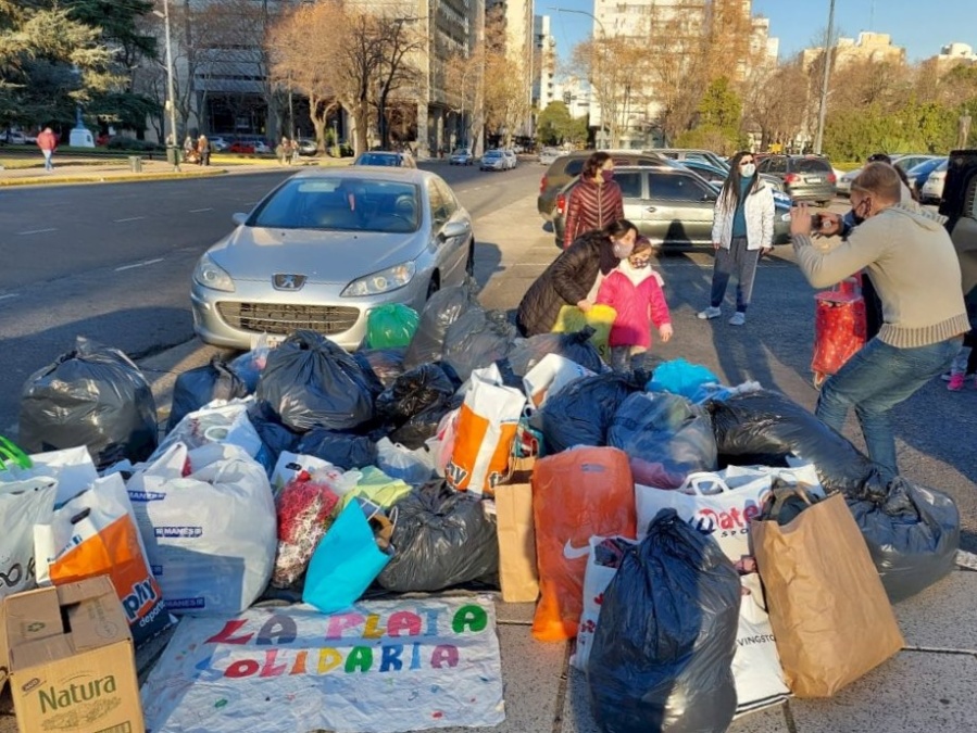 Habrá una colecta de ropa de abrigo en La Plata: ”La solidaridad calienta Plaza Moreno”