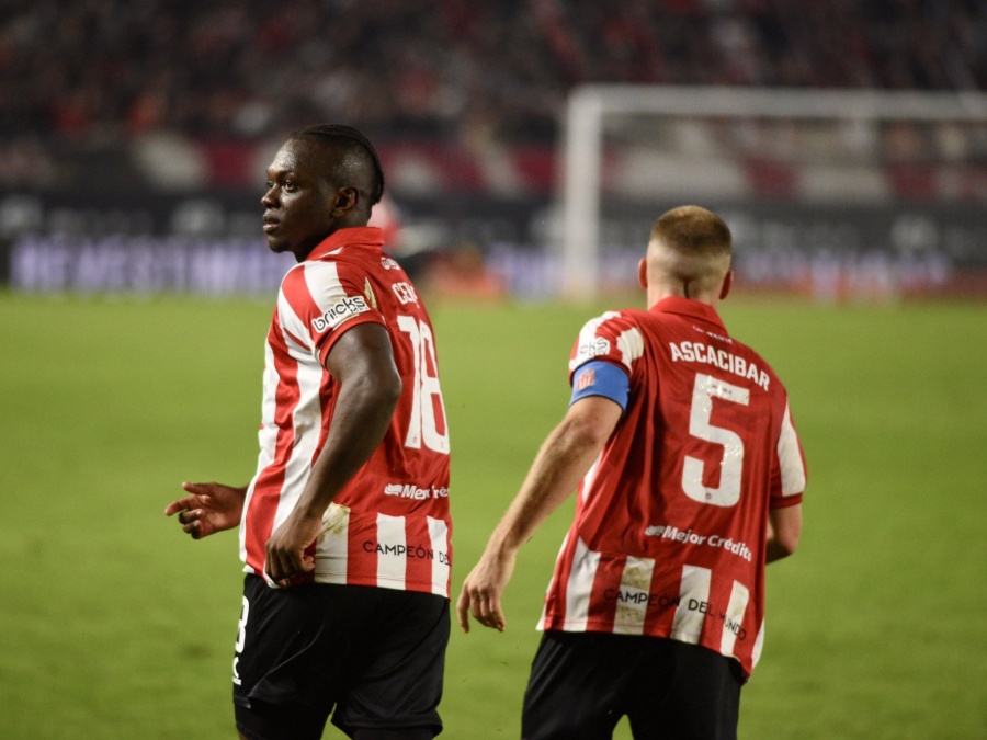 Intentaron sacarlo de Estudiantes, lo salvó a Domínguez y pretenden retenerlo