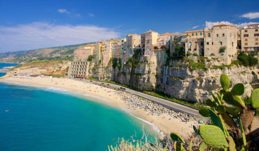 Ofrecen hasta 33 mil dólares para vivir y trabajar en Calabria