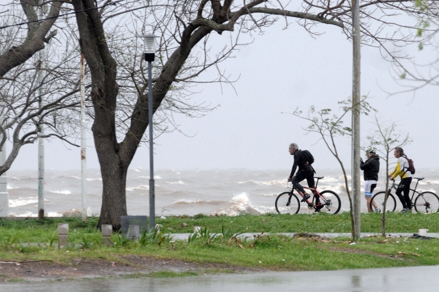 Se espera una crecida del Río de la Plata que podría alcanzar los 3 metros