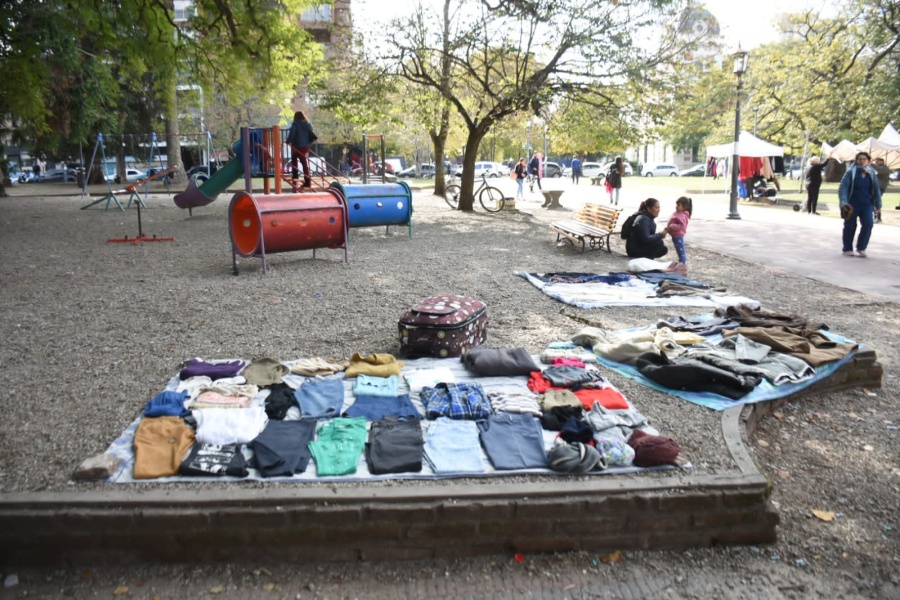 Vive en La Plata, está pasando un mal momento y tan solo unos pantalones pueden aliviar la situación